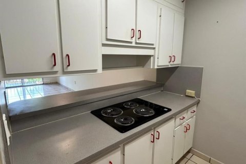 Condo in Miami, Florida, 2 bedrooms  № 1809381 - photo 9