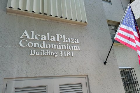 Condo in Miami, Florida, 2 bedrooms  № 1809381 - photo 4