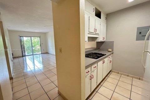 Condo in Miami, Florida, 2 bedrooms  № 1809381 - photo 5