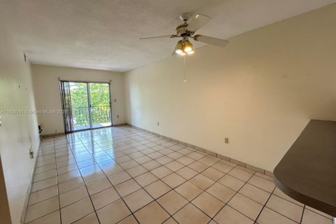 Condo in Miami, Florida, 2 bedrooms  № 1809381 - photo 11