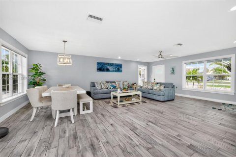 Casa en venta en Port Charlotte, Florida, 3 dormitorios, 137.96 m2 № 2186327 - foto 12