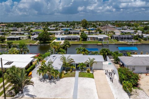 Casa en venta en Port Charlotte, Florida, 3 dormitorios, 137.96 m2 № 2186327 - foto 2