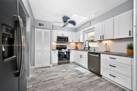Casa en venta en Port Charlotte, Florida, 3 dormitorios, 137.96 m2 № 2186327 - foto 16