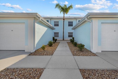 Condo in North Port, Florida, 2 bedrooms  № 2127953