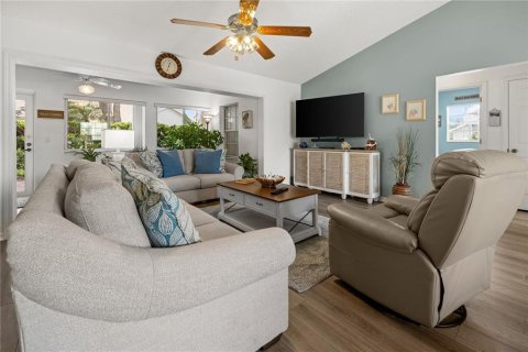 House in Englewood, Florida 3 bedrooms, 151.06 sq.m. № 1795972 - photo 7