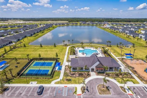 House in Saint Lucie, Florida 4 bedrooms, 180.42 sq.m. № 2197614 - photo 3