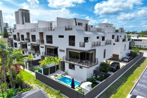 Townhouse in Fort Lauderdale, Florida 3 bedrooms, 191.75 sq.m. № 2392726 - photo 11