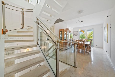 Townhouse in Pompano Beach, Florida 4 bedrooms, 269.04 sq.m. № 1855114 - photo 16