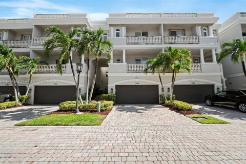 Townhouse in Pompano Beach, Florida 4 bedrooms, 269.04 sq.m. № 1855114 - photo 4