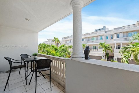 Townhouse in Pompano Beach, Florida 4 bedrooms, 269.04 sq.m. № 1855114 - photo 14