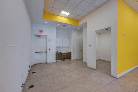 Купить коммерческую недвижимость в Корал-Гейблс, Флорида № 2150418 - фото 8