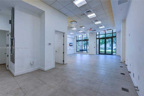Купить коммерческую недвижимость в Корал-Гейблс, Флорида № 2150418 - фото 7