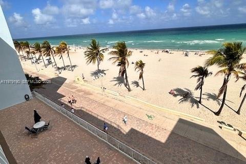 Condominio en alquiler en Hollywood, Florida, 1 dormitorio, 61.32 m2 № 2079299 - foto 9