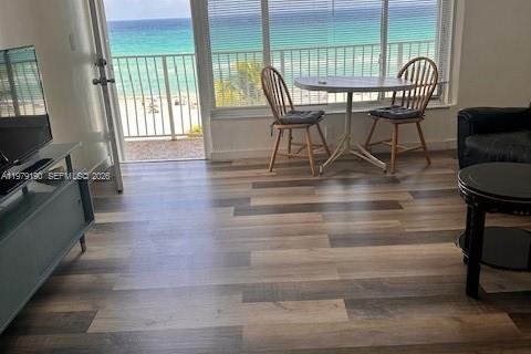 Condominio en alquiler en Hollywood, Florida, 1 dormitorio, 61.32 m2 № 2079299 - foto 3