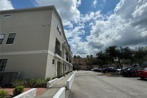 Townhouse in Orlando, Florida 3 bedrooms, 182.46 sq.m. № 2275466 - photo 2