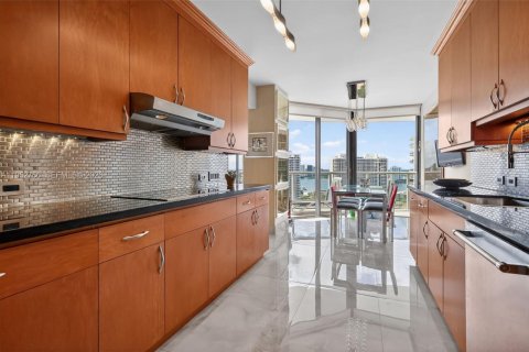 Condo in Aventura, Florida, 4 bedrooms № 2027744 - photo 8