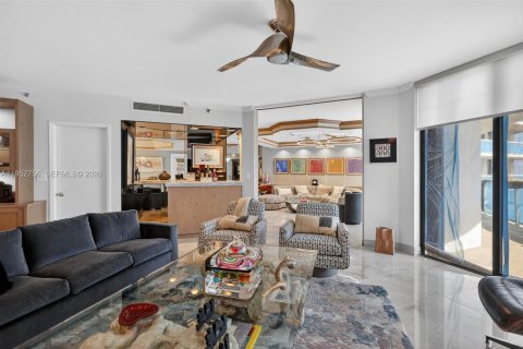 Condo in Aventura, Florida, 4 bedrooms № 2027744 - photo 15