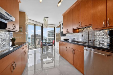 Condo in Aventura, Florida, 4 bedrooms № 2027744 - photo 9