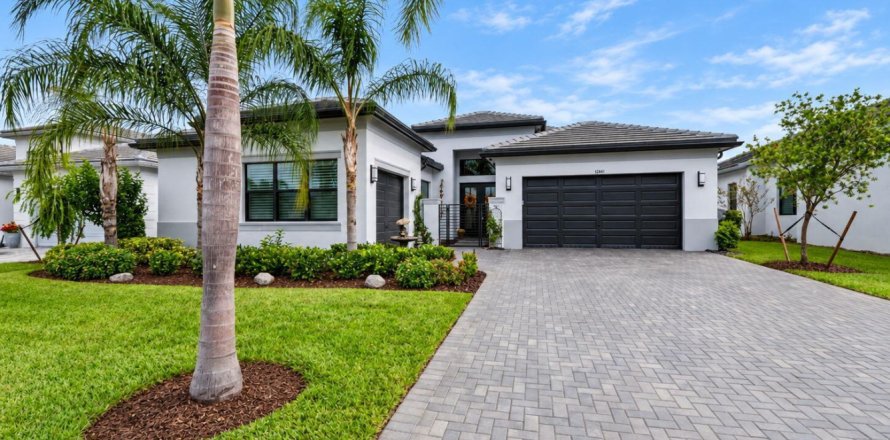Casa en Port St. Lucie, Florida 3 dormitorios, 239.69 m2 № 2397755