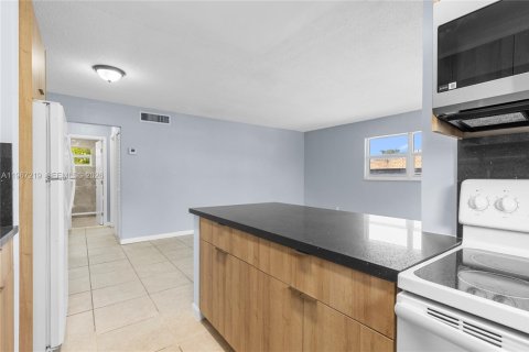 Copropriété à louer à Dania Beach, Floride: 1 chambre, 66.24 m2 № 2079879 - photo 12
