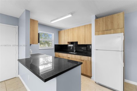 Copropriété à louer à Dania Beach, Floride: 1 chambre, 66.24 m2 № 2079879 - photo 10