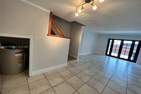 Condominio en alquiler en Miami, Florida, 3 dormitorios, 121.7 m2 № 1926721 - foto 17