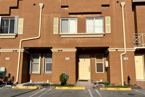 Condominio en alquiler en Miami, Florida, 3 dormitorios, 121.7 m2 № 1926721 - foto 3