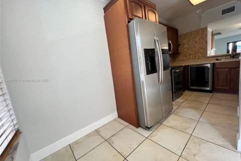 Condominio en alquiler en Miami, Florida, 3 dormitorios, 121.7 m2 № 1926721 - foto 7