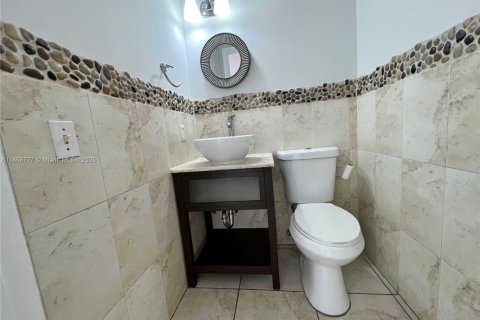 Condominio en alquiler en Miami, Florida, 3 dormitorios, 121.7 m2 № 1926721 - foto 13