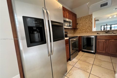 Condominio en alquiler en Miami, Florida, 3 dormitorios, 121.7 m2 № 1926721 - foto 6