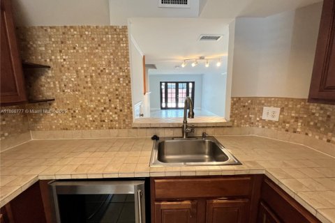 Condominio en alquiler en Miami, Florida, 3 dormitorios, 121.7 m2 № 1926721 - foto 10