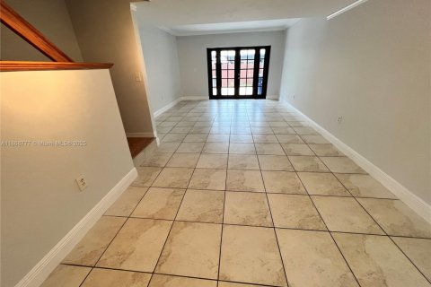 Condominio en alquiler en Miami, Florida, 3 dormitorios, 121.7 m2 № 1926721 - foto 16