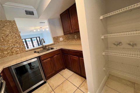 Condominio en alquiler en Miami, Florida, 3 dormitorios, 121.7 m2 № 1926721 - foto 12