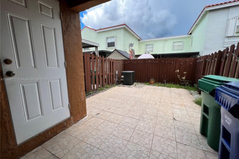 Condominio en alquiler en Miami, Florida, 3 dormitorios, 121.7 m2 № 1926721 - foto 23