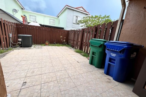 Condominio en alquiler en Miami, Florida, 3 dormitorios, 121.7 m2 № 1926721 - foto 24