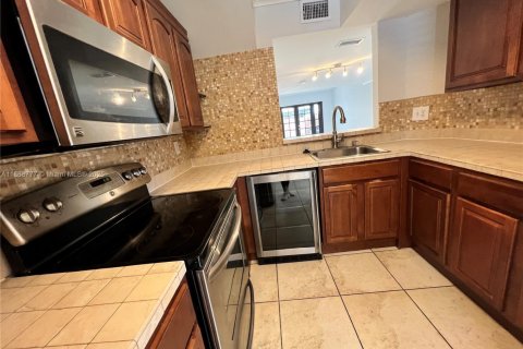 Condominio en alquiler en Miami, Florida, 3 dormitorios, 121.7 m2 № 1926721 - foto 9