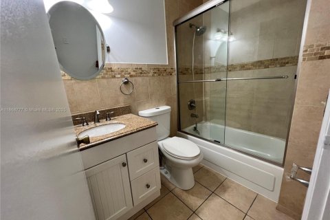 Condominio en alquiler en Miami, Florida, 3 dormitorios, 121.7 m2 № 1926721 - foto 30