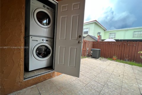 Condominio en alquiler en Miami, Florida, 3 dormitorios, 121.7 m2 № 1926721 - foto 26