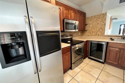 Condominio en alquiler en Miami, Florida, 3 dormitorios, 121.7 m2 № 1926721 - foto 8