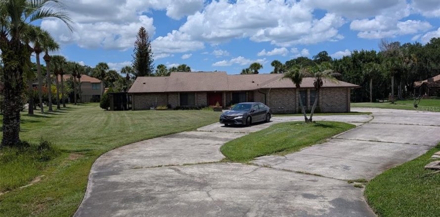 House in Kissimmee, Florida 4 bedrooms, 266.54 sq.m. № 2205521