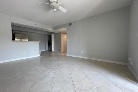 Copropriété à louer à Coconut Creek, Floride: 2 chambres, 104.98 m2 № 2439271 - photo 4