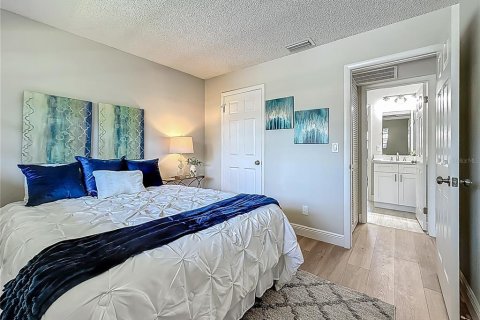 Condo in Dunedin, Florida, 2 bedrooms  № 2098466 - photo 16