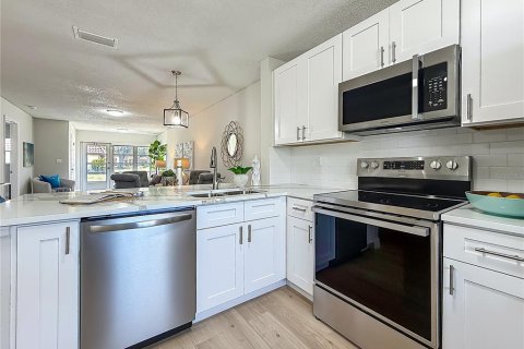 Condo in Dunedin, Florida, 2 bedrooms  № 2098466 - photo 6