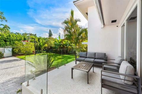 House in Miami, Florida 5 bedrooms, 219.99 sq.m. № 1946798 - photo 26