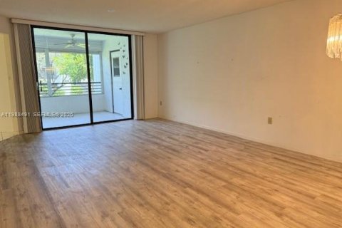 Condo in Hollywood, Florida, 2 bedrooms  № 2050664 - photo 6