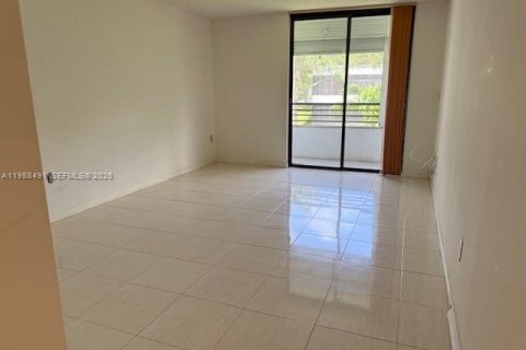 Condo in Hollywood, Florida, 2 bedrooms  № 2050664 - photo 15