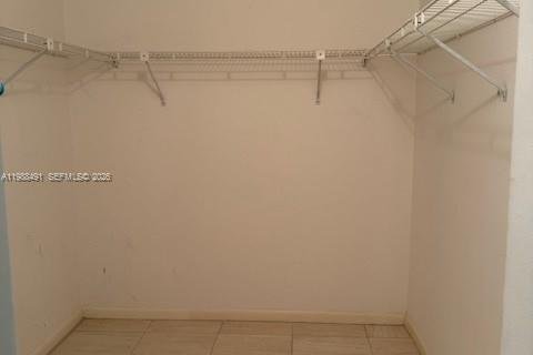 Condo in Hollywood, Florida, 2 bedrooms  № 2050664 - photo 17