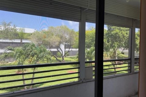 Condo in Hollywood, Florida, 2 bedrooms  № 2050664 - photo 22