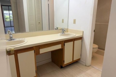 Condo in Hollywood, Florida, 2 bedrooms  № 2050664 - photo 20