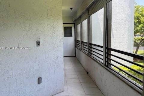 Condo in Hollywood, Florida, 2 bedrooms  № 2050664 - photo 27